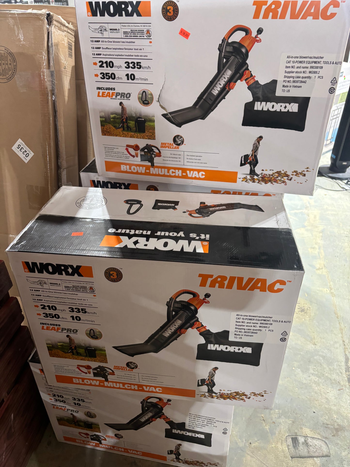 Worx TRIVAC 12 Amp 3-in-1
Blower/Mulcher/Vacuum With
LEAFPRO Collection System